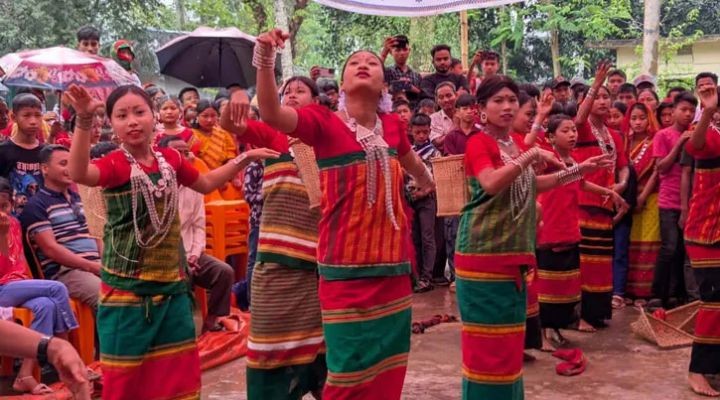 খাগড়াছড়িতে বর্ণিল শোভাযাত্রায় বৈসু ও চৈত্রসংক্রান্তি বরণ